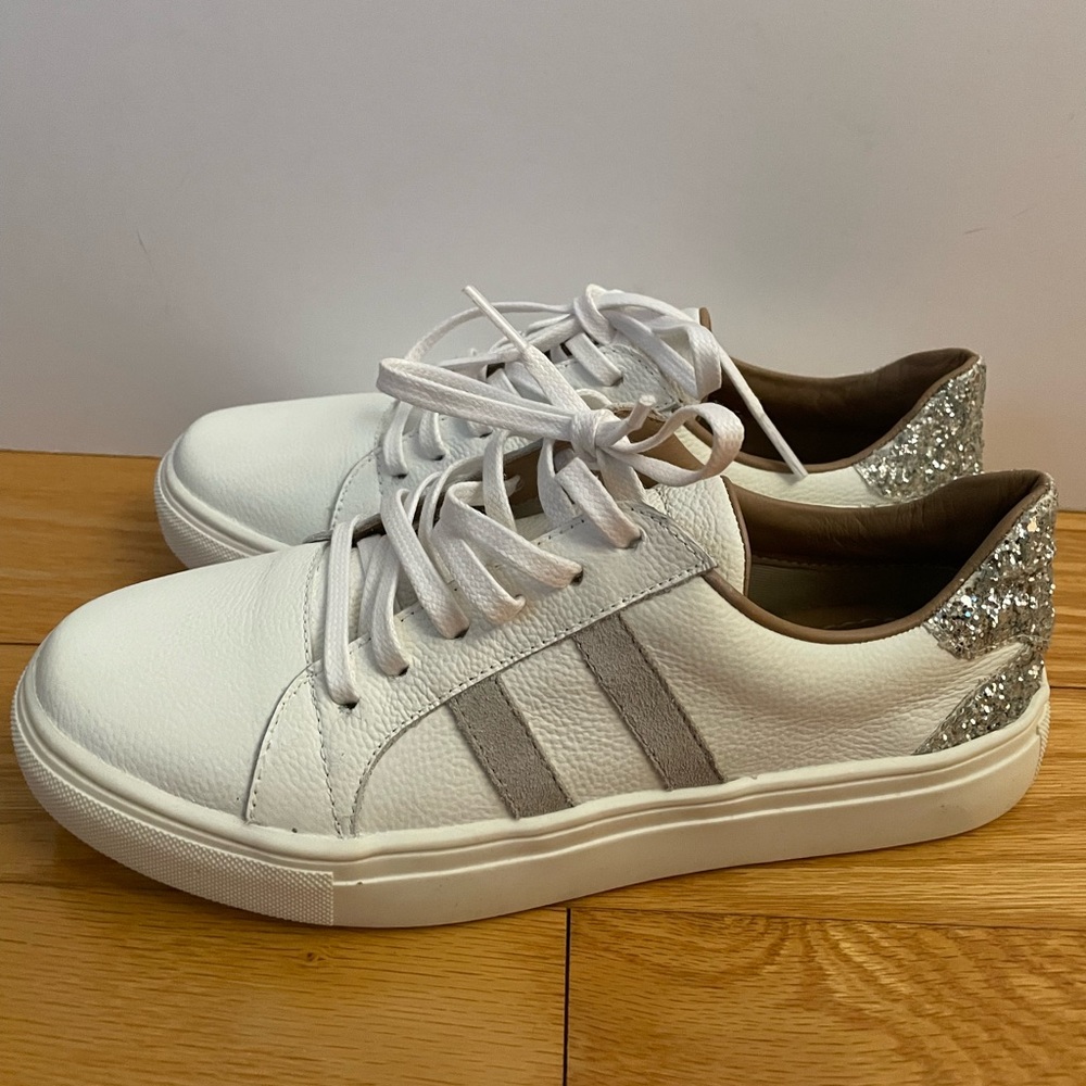 Kaanas Sneakers Size 6